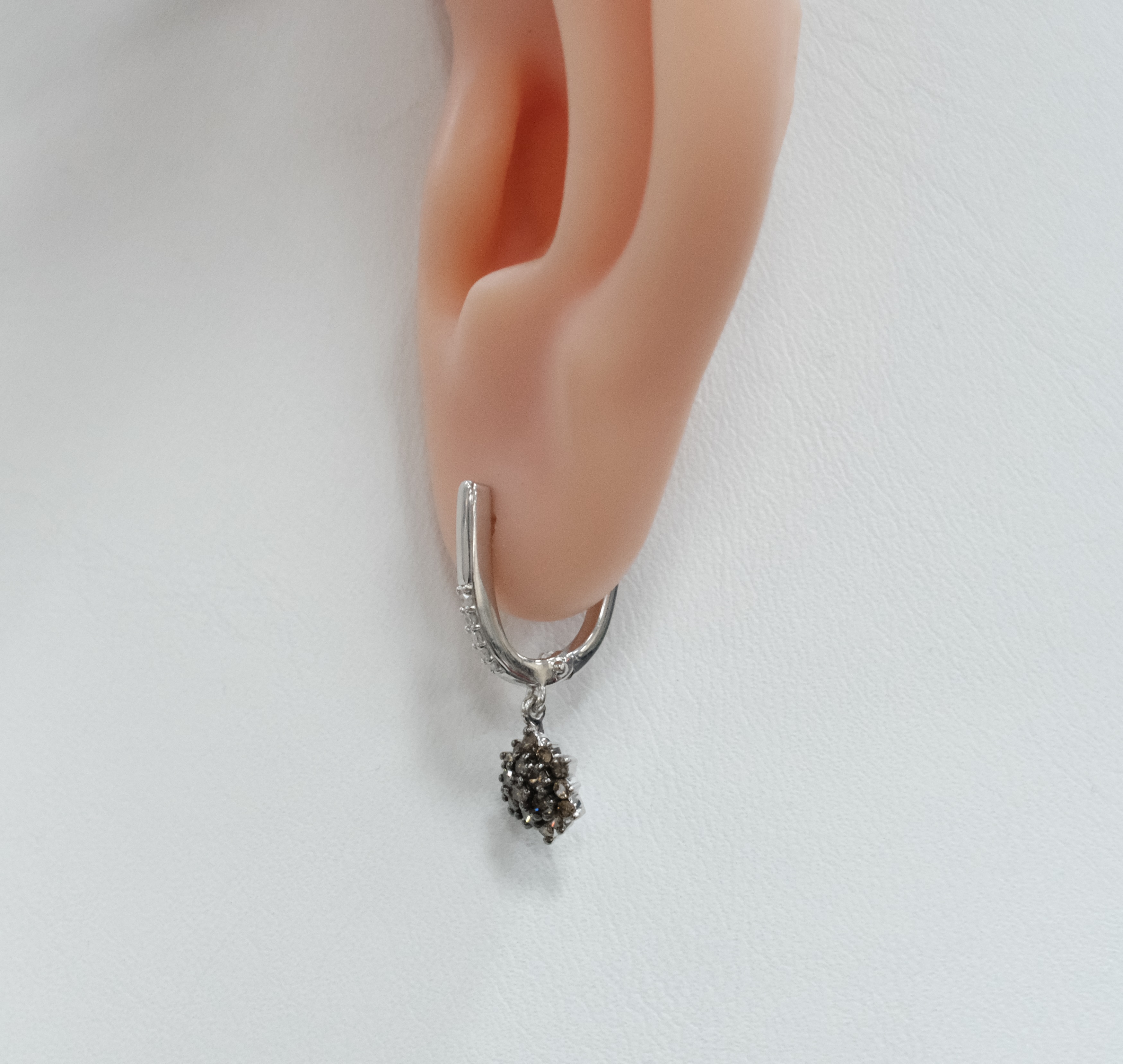 Серебряные серьги с коньячными бриллиантами